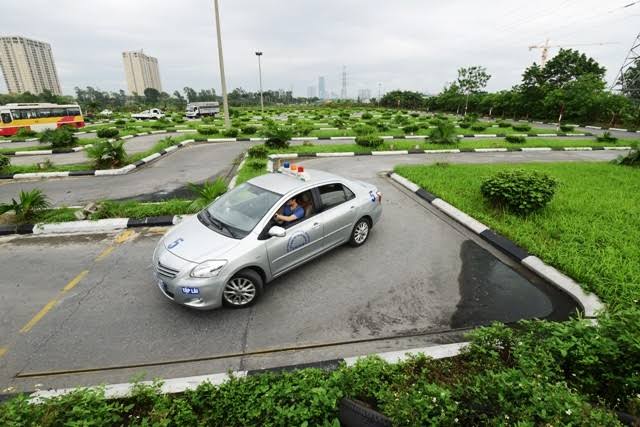 Học bằng lái xe B mất bao lâu?